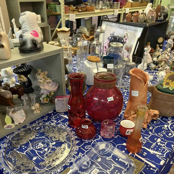 charity-shop charity shop